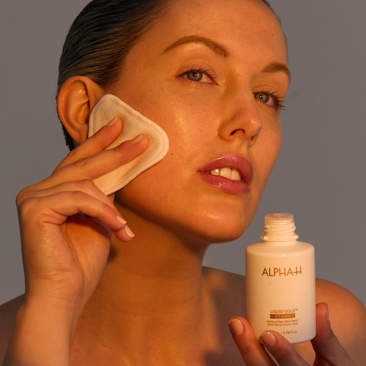 Alpha-H Liquid Gold + Vitamin C Exfoliating Treatment stemning