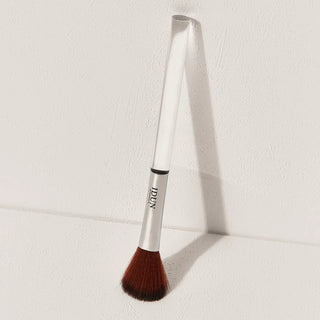 Idun Minerals Face Definer Brush ambiente