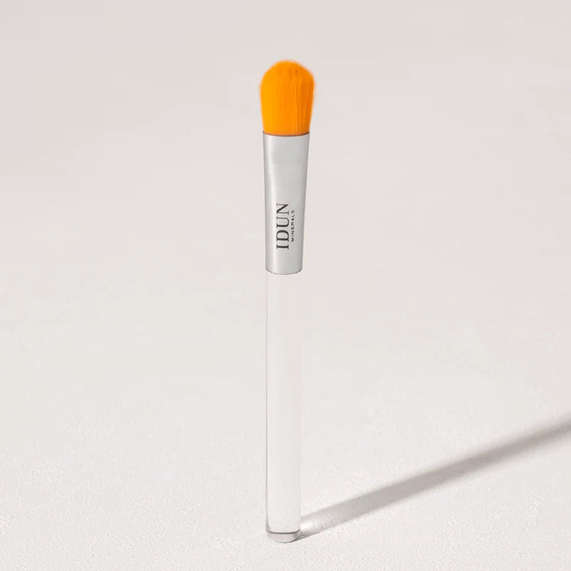Idun minerals concealer brush stemning