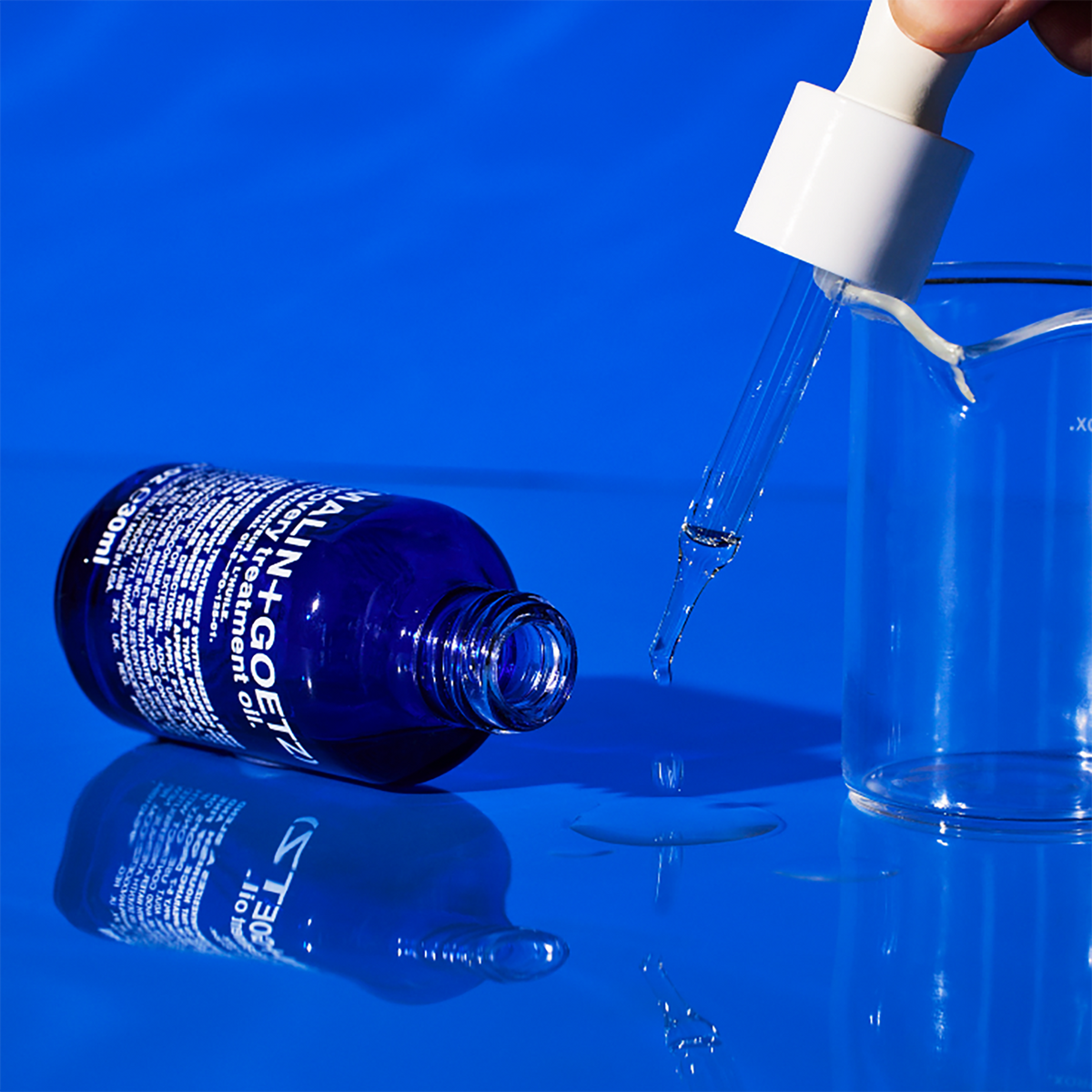 Malin+Goetz Recovery Treatment Oil stemning pipette