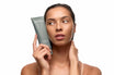 Alpha-H Clear Skin Face & Body Wash model med tube ved ansigtet