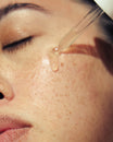 Alpha-H Hyaluronic 8 Super Serum serum påføres med pipette