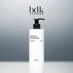 BDK Parfums Bouquet de Hongrie Body Lotion pumpeflaske i studie med bdk-logo