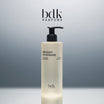 BDK Parfums Bouquet de Hongrie Shower Gel pumpeflakon i studie med bdk-logo