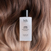 BDK Parfums Hair Perfume Creme de Cuir flakon på brunblondt hår
