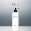 BDK Parfums Pas Ce Soir Body Lotion pumpeflaske i studie med bdk-logo