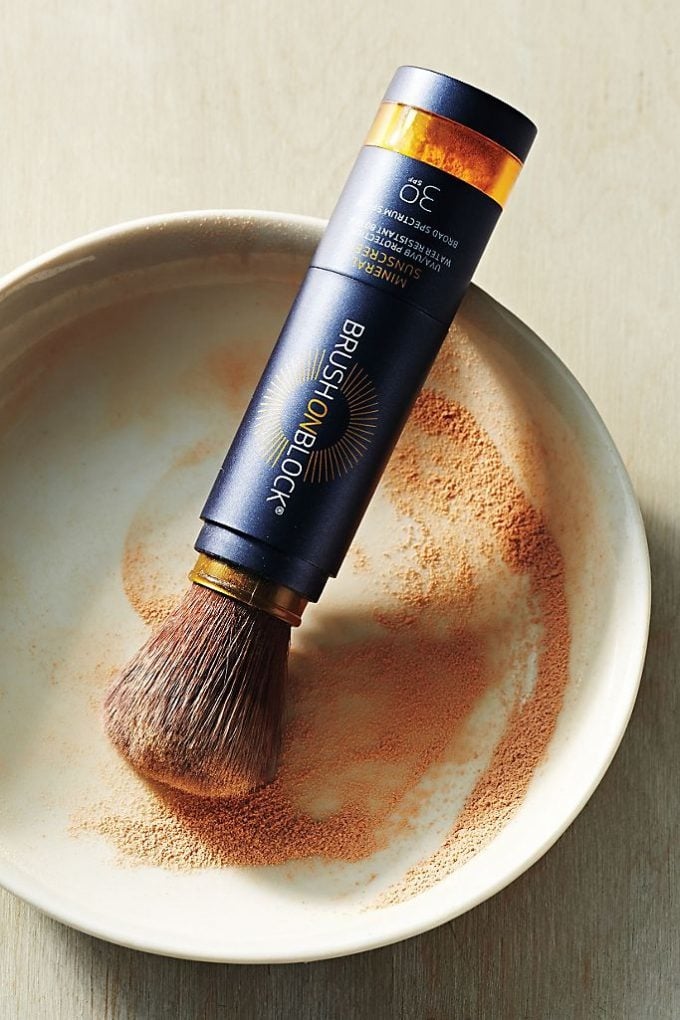 Brush on Block Touch Of Tan - Tinted Mineral Sunscreen SPF 30 stemning