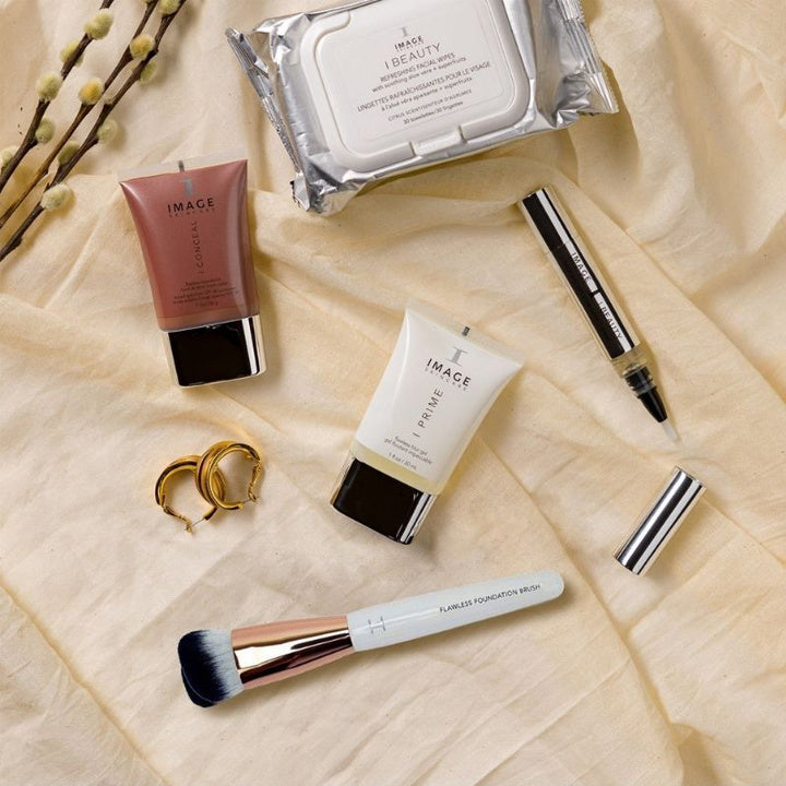 Image Skincare I BEAUTY - Flawless Foundation Brush stemningsbillede