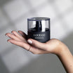 Oolaboo Morning Dew Prebiotic Serum i hånden