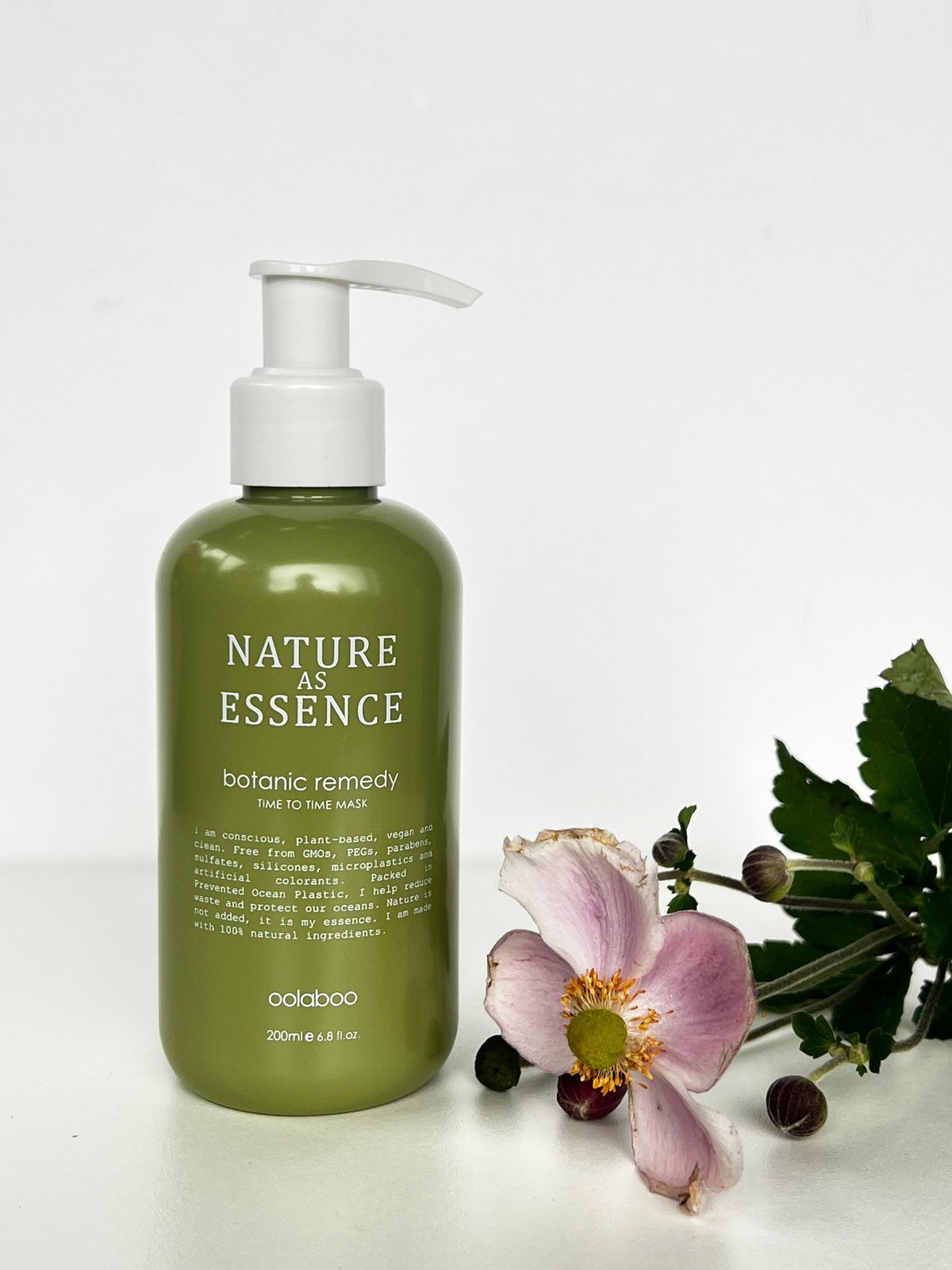 Oolaboo Nature As Essence Botanic Remedy Hair Mask pumpeflaske med lyserød blomst