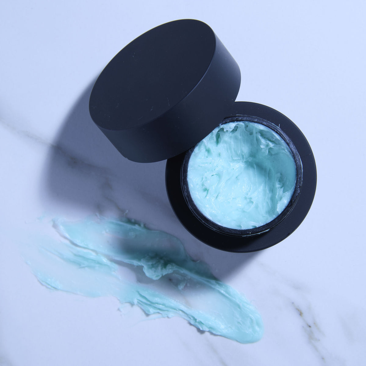 Oolaboo Oil Control Mask åbnet med maske