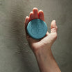 Oolaboo Super Foodies Face Cleansing Bar i hånden