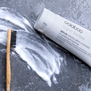 Oolaboo Super Foodies Natural White Toothpaste med tandpasta og børste