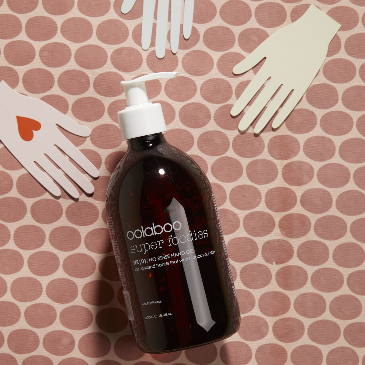 Oolaboo Super Foodies No Rinse Hand Gel mellem papirhænder