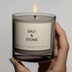 Salt & Stone Geurkaars Santal & Vetiver 240 gr kaars in de hand